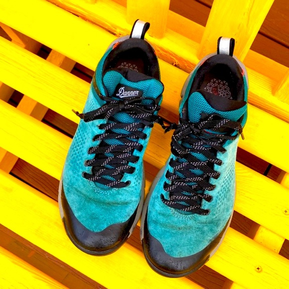 DANNER sturdy Hiking/Walking tennis shoe w Vibram soles, Gortex, Trail 2650